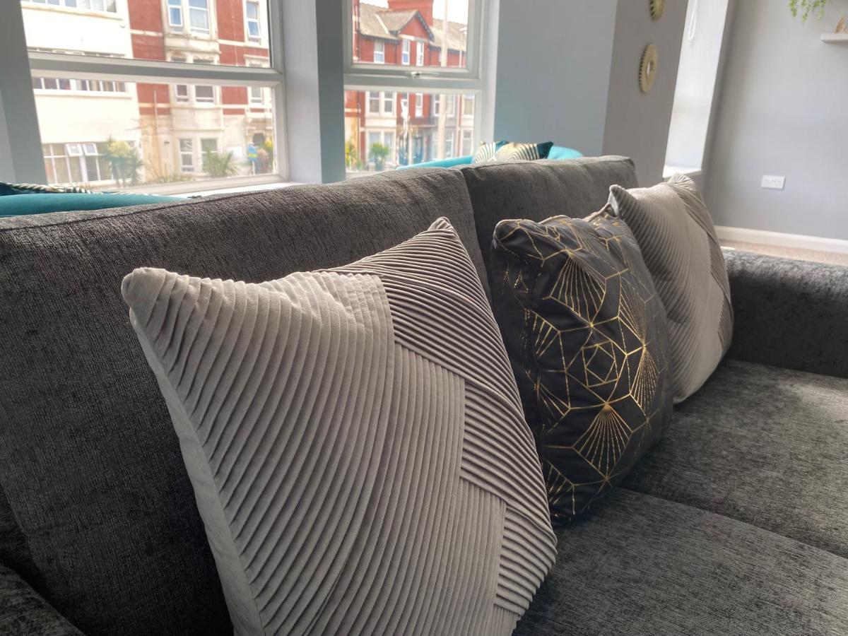 Blackpool Sleepover Apartment 4 Free Parking Sleeps 6 Bagian luar foto
